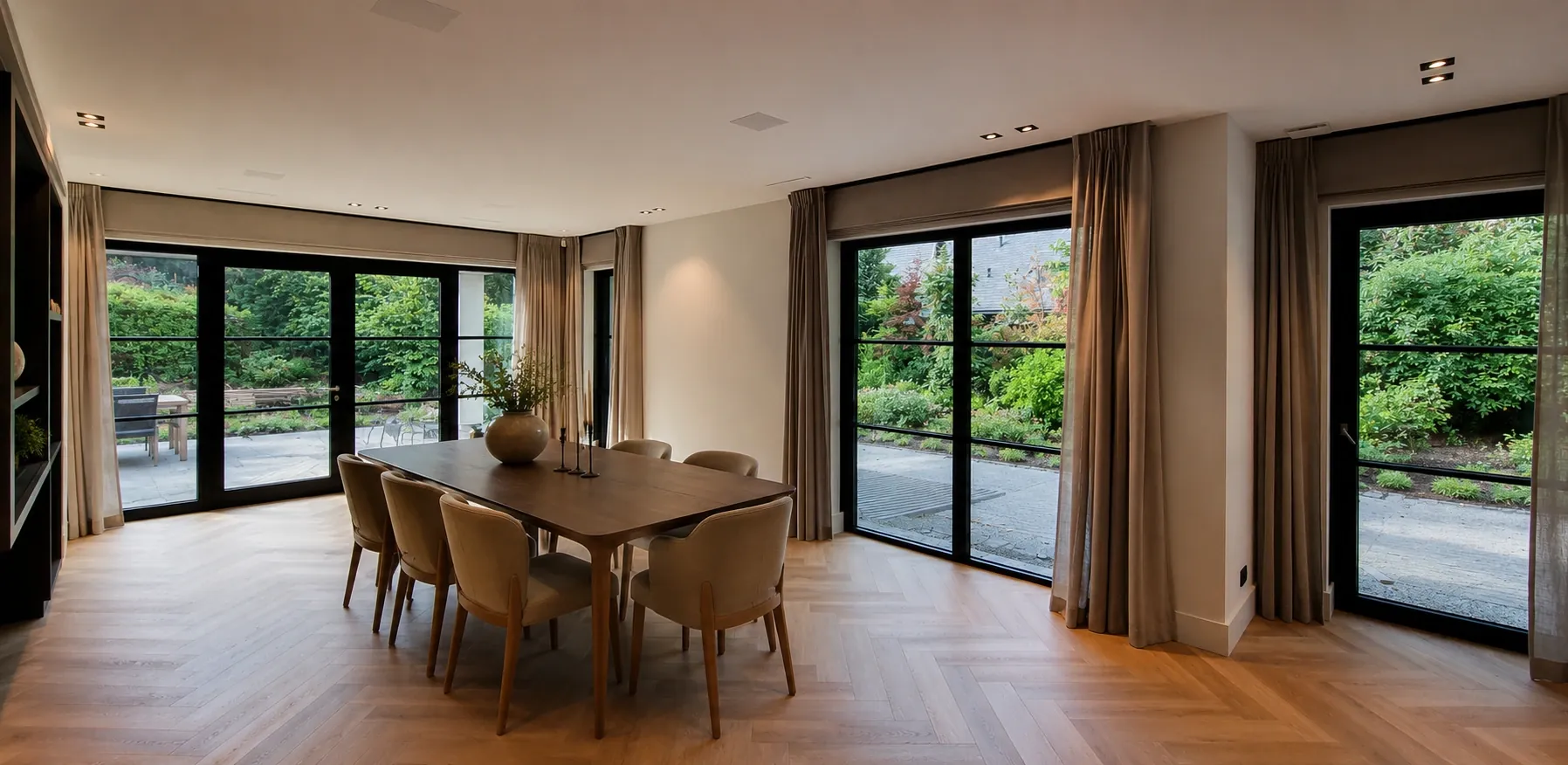 Gordijnen en vouwgordijnen in een woning met Somfy RTS gekoppeld aan KNX