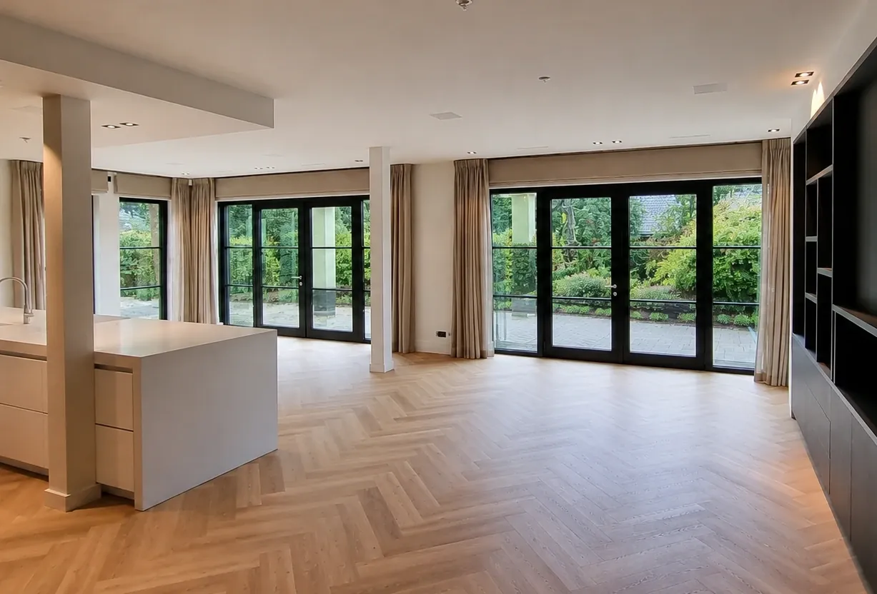Elektrische vouwgordijnen en gordijnen in een complete woning met KNX