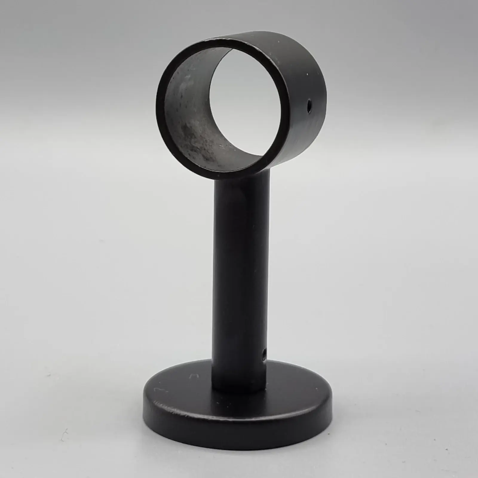 Vaste zwarte 8 cm steun voor een 29 mm gordijnroede