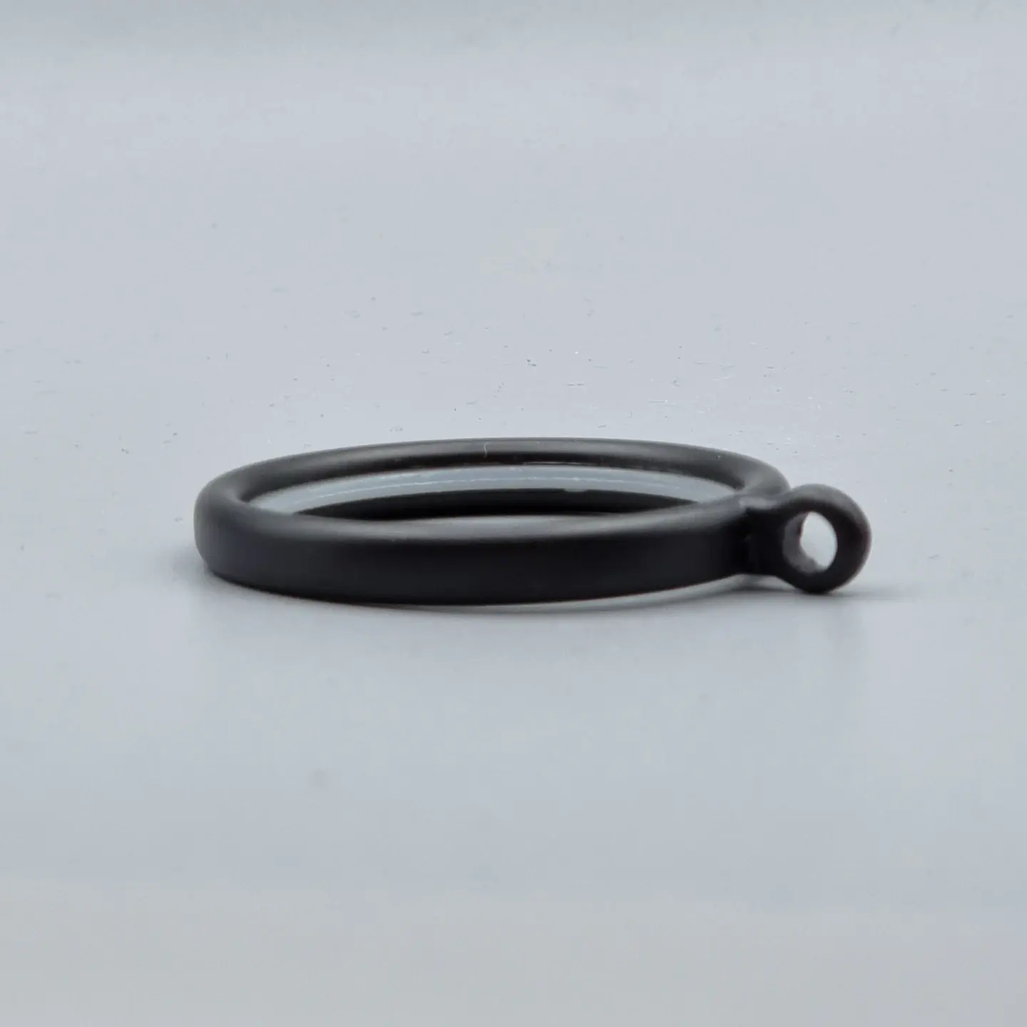 Zwarte roederingen met vast oog en perlon inleg
