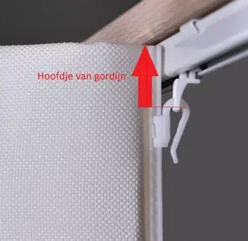 Hoofdje van een gordijn meten bij de glijder en verstelbare gordijnhaak