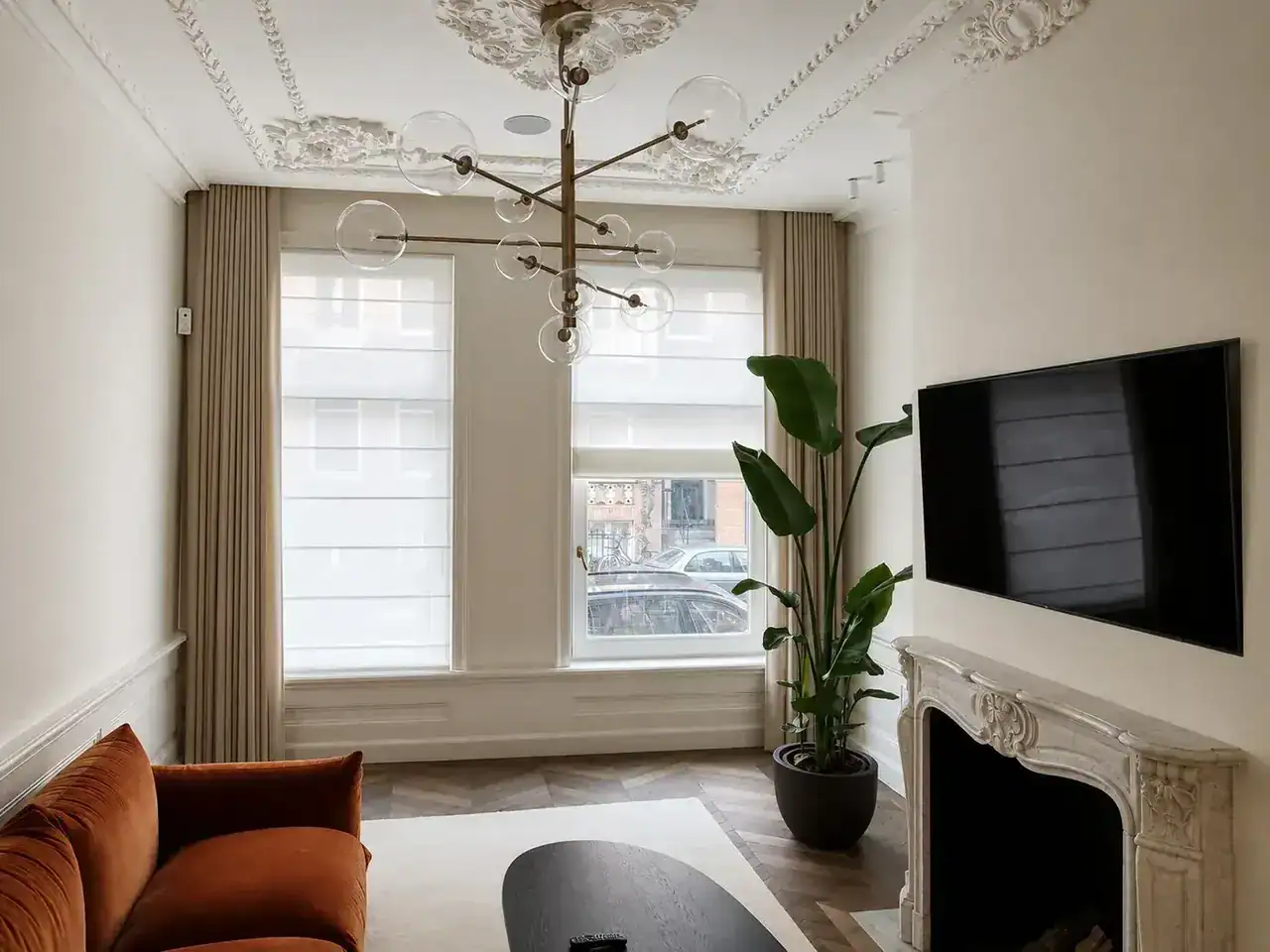 Elektrische gordijnrail in interieur