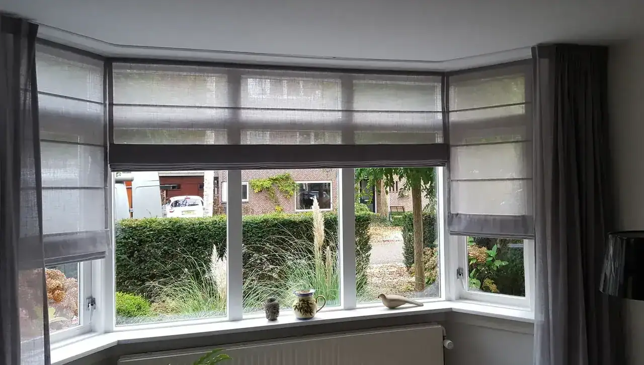 Vouwgordijnen voor een erker